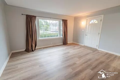 Living - 57 Navarre, Monroe, MI 48161 photo 2 of 2