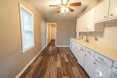 Entry Way - 57 Navarre, Monroe, MI 48161 photo 3 of 4