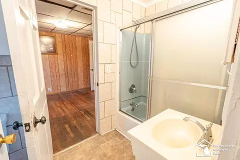 Bath - 57 Navarre, Monroe, MI 48161 photo 2 of 2