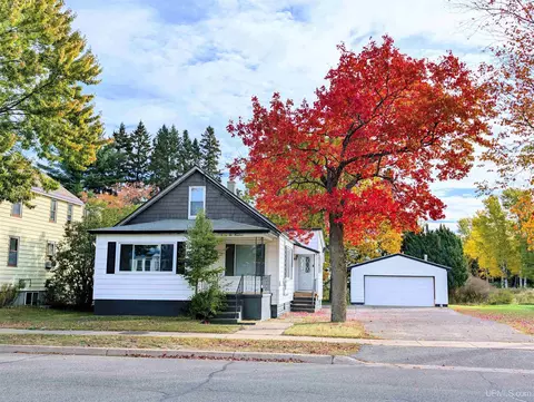 2200 Presque Isle, Marquette, MI 49855
