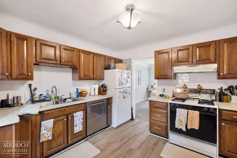 Kitchen - 710 Neff, Grosse Pointe, MI 48230 photo 1 of 2