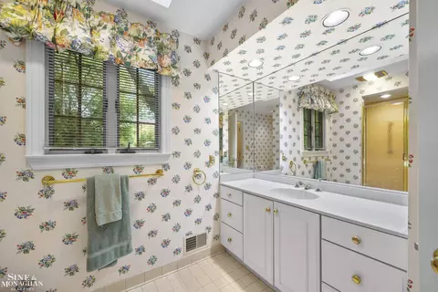 876 Washington, Grosse Pointe, MI 48230 photo 26