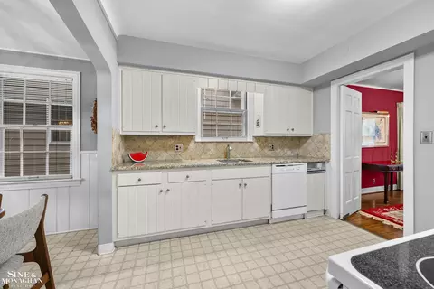 876 Washington, Grosse Pointe, MI 48230 photo 14