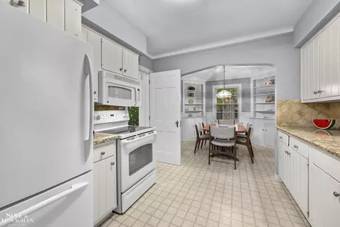 876 Washington, Grosse Pointe, MI 48230 photo 13