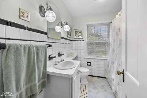876 Washington, Grosse Pointe, MI 48230 photo 29