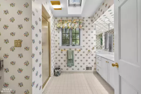 876 Washington, Grosse Pointe, MI 48230 photo 25
