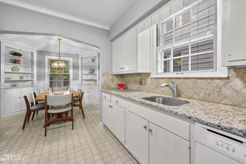 876 Washington, Grosse Pointe, MI 48230 photo 12