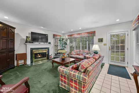 876 Washington, Grosse Pointe, MI 48230 photo 18