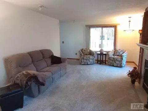 Living - 1551 Compton, Gladwin, MI 48624 photo 4 of 5