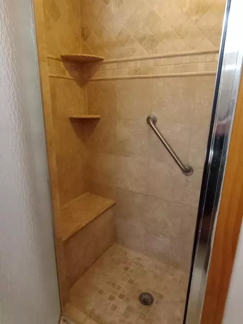Bath - 1551 Compton, Gladwin, MI 48624 photo 3 of 4