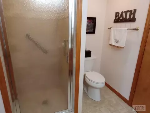 Bath - 1551 Compton, Gladwin, MI 48624 photo 2 of 4