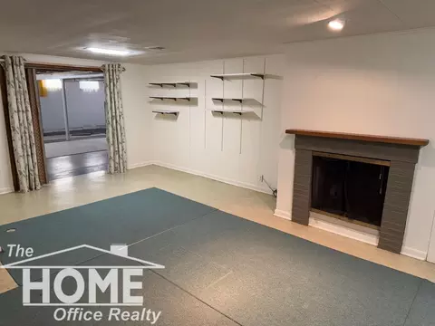 Living - 1203 Clearview, Flushing, MI 48433 photo 4 of 4