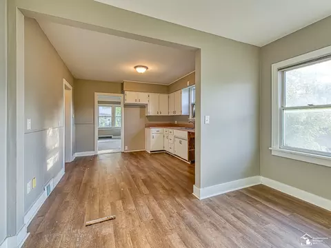 526 E Second, Monroe, MI 48161 photo 2