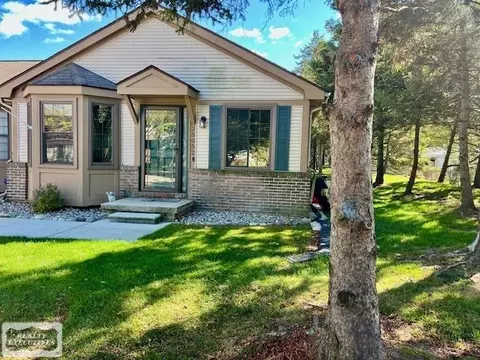 25052 Portside #55, Harrison Township, MI 48045