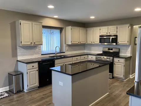 54340 Nicholas, Macomb, MI 48042 photo 4