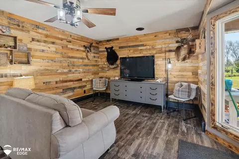 Living - 3474 Lang, Davison, MI 48423 photo 2 of 2
