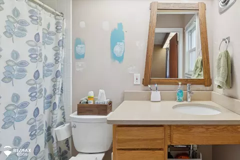 Bath - 3474 Lang, Davison, MI 48423 photo 1 of 5