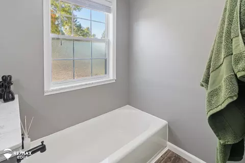 Bath - 3474 Lang, Davison, MI 48423 photo 4 of 5