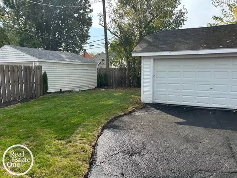 Exterior - 1765 Brys, Grosse Pointe Woods, MI 48236 photo 10 of 12