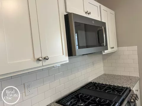 Kitchen - 1765 Brys, Grosse Pointe Woods, MI 48236 photo 8 of 8