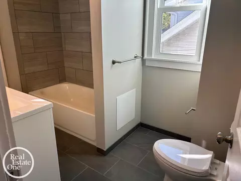 Bath - 1765 Brys, Grosse Pointe Woods, MI 48236 photo 1 of 5
