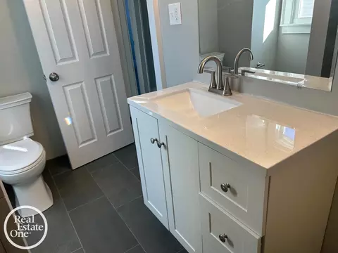 Bath - 1765 Brys, Grosse Pointe Woods, MI 48236 photo 4 of 5