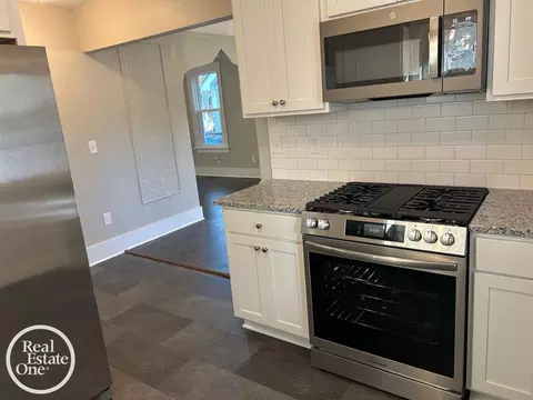 Kitchen - 1765 Brys, Grosse Pointe Woods, MI 48236 photo 6 of 8