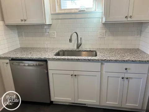 Kitchen - 1765 Brys, Grosse Pointe Woods, MI 48236 photo 3 of 8