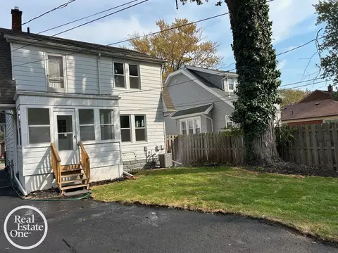 Exterior - 1765 Brys, Grosse Pointe Woods, MI 48236 photo 9 of 12