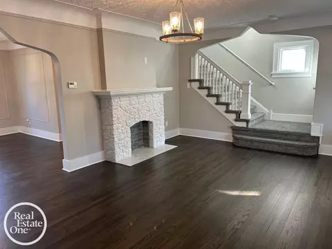 Living - 1765 Brys, Grosse Pointe Woods, MI 48236 photo 4 of 7