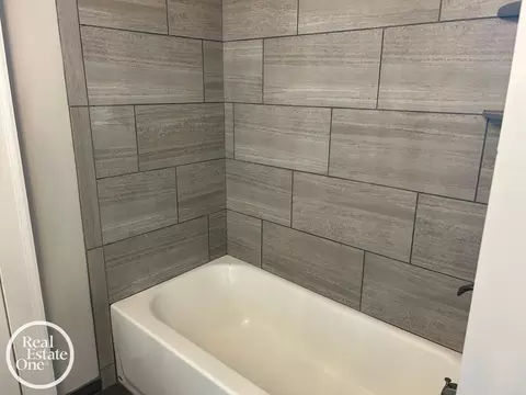 Bath - 1765 Brys, Grosse Pointe Woods, MI 48236 photo 2 of 5