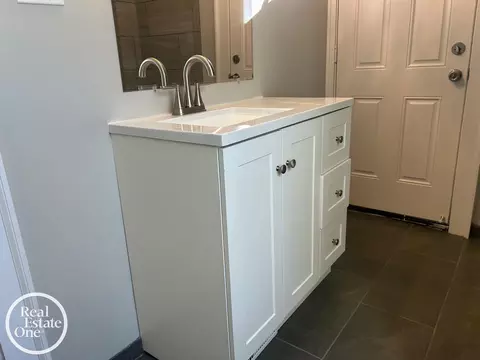 Bath - 1765 Brys, Grosse Pointe Woods, MI 48236 photo 5 of 5