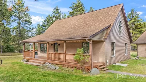 w6094 Oak Crest Drive, Norway, MI 49870