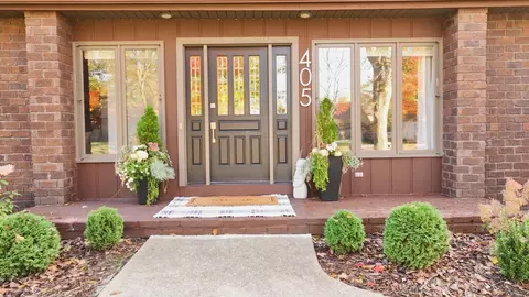 405 Mayfield Dr, Midland, MI 48640
