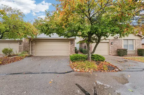 1812 Burning Bush, Rochester Hills, MI 48309