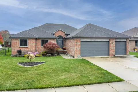 34300 W W Hl, Chesterfield, MI 48047