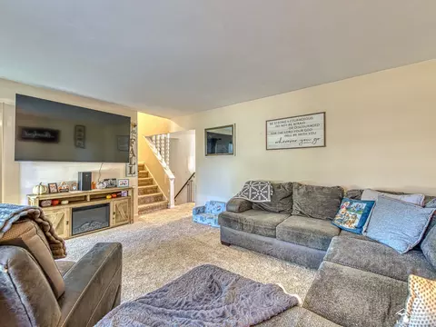 Living - 729 Lavender, Monroe, MI 48162 photo 3 of 4