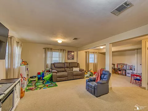 Living - 729 Lavender, Monroe, MI 48162 photo 4 of 4