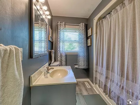 Bath - 729 Lavender, Monroe, MI 48162 photo 1 of 3