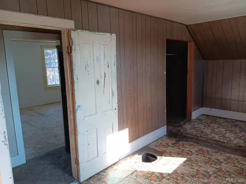 Bedroom - 911 S 4th, Escanaba, MI 49829 photo 5 of 6