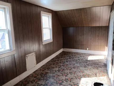 Bedroom - 911 S 4th, Escanaba, MI 49829 photo 6 of 6