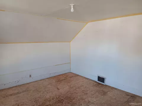Bedroom - 911 S 4th, Escanaba, MI 49829 photo 3 of 6