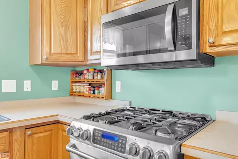 Kitchen - 1194 Emerald Frst, Davison, MI 48423 photo 7 of 7