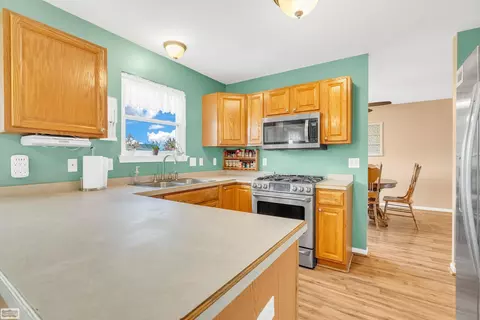 Kitchen - 1194 Emerald Frst, Davison, MI 48423 photo 3 of 7