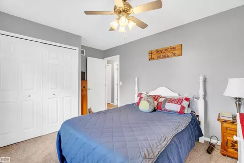 Bedroom - 1194 Emerald Frst, Davison, MI 48423 photo 4 of 6