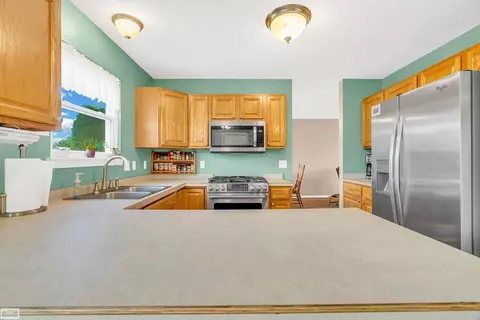 Kitchen - 1194 Emerald Frst, Davison, MI 48423 photo 2 of 7