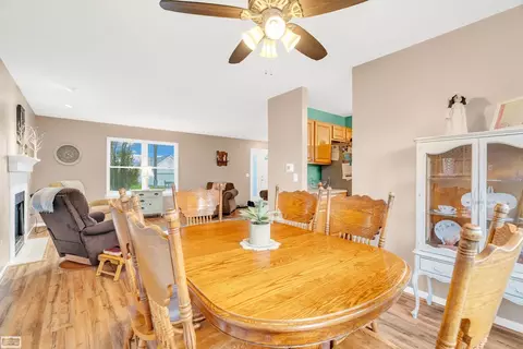 Dining - 1194 Emerald Frst, Davison, MI 48423 photo 1 of 3