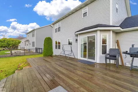 Exterior - 1194 Emerald Frst, Davison, MI 48423 photo 16 of 16