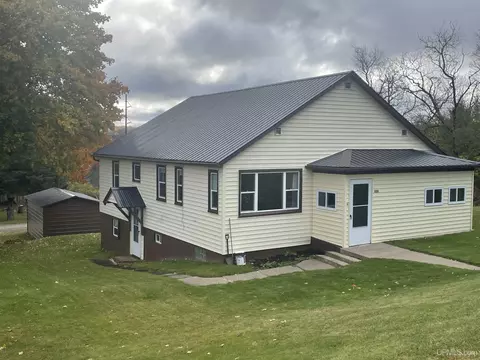 324 W Railroad, Caspian, MI 49915