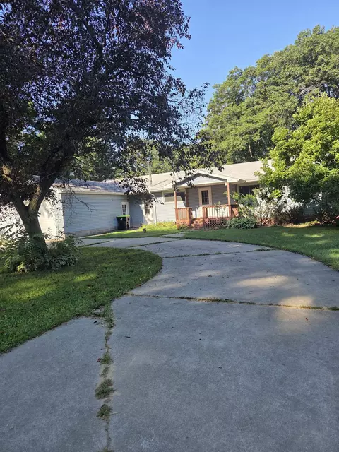 7590 S Bailey Lk, Clare, MI 48617